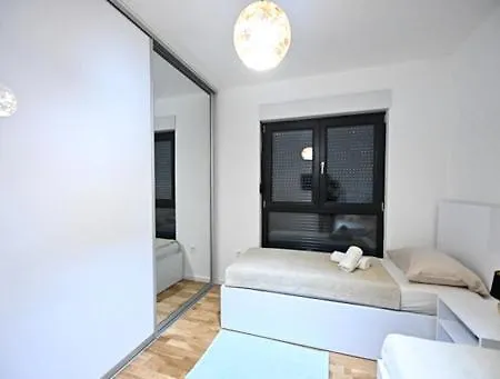 Moon Apartment *